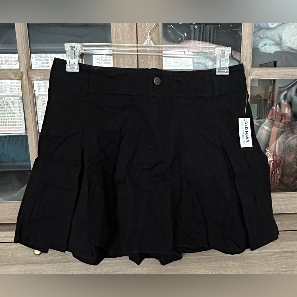 Old Navy High Waist Pleated Mini Skirt in Black -Large